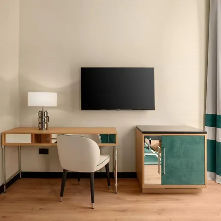 Mate Collection Mia, Colosseum Hotell