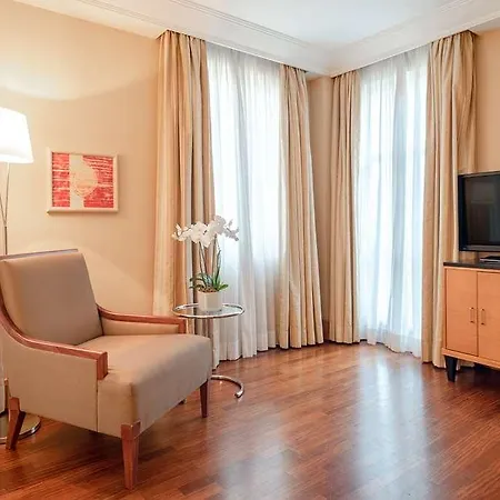 Mate Collection Mia, Colosseum